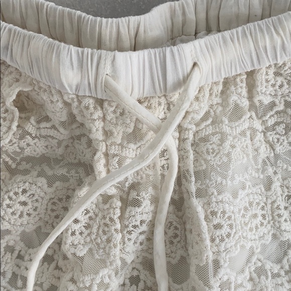 IVORY LACE SHORTS - Picture 5 of 8